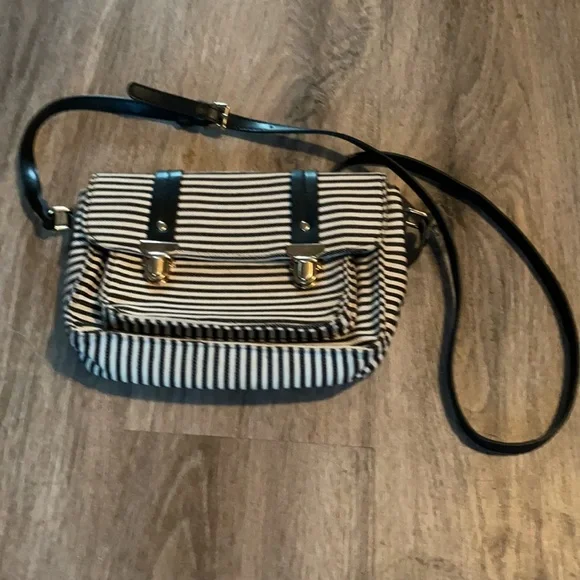 🦋4/$25 Cute Crossbody Purse - Picture 2 of 13